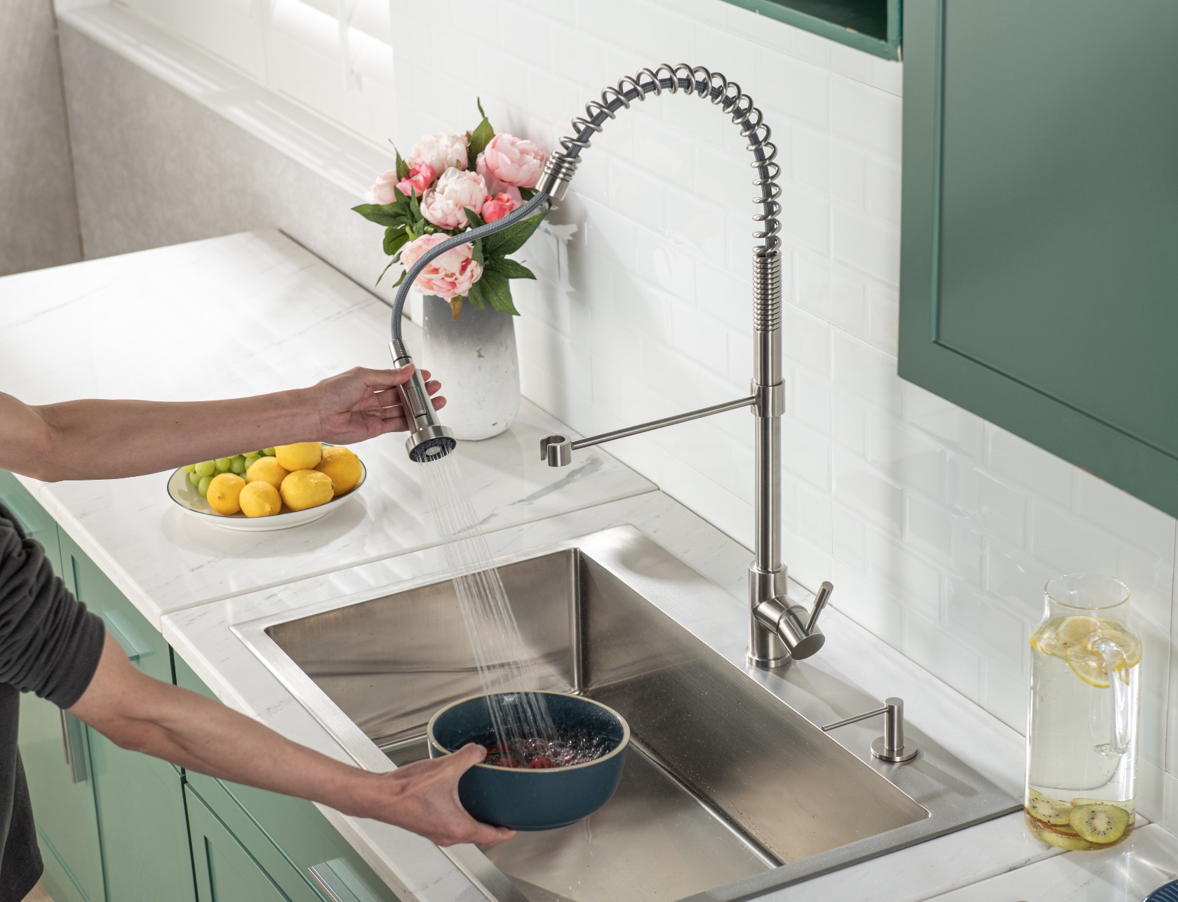 stainless steel kitchen faucet with pullout